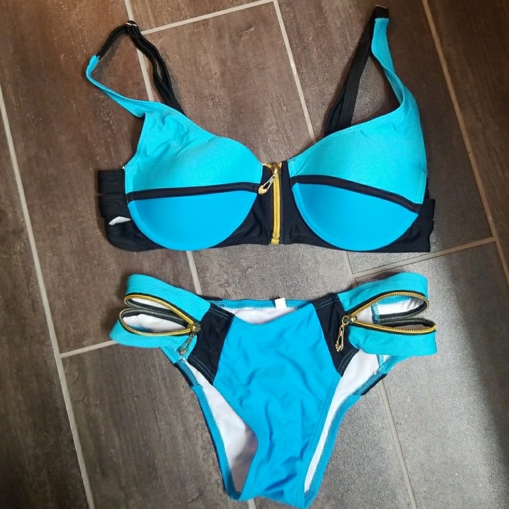 Sexy/sporty blue and black zippered bikini